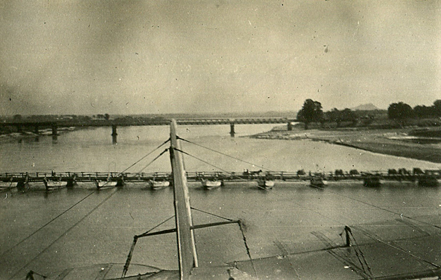 The Nowshera Boat and Railway Bridges spanning the Kabul River, as seen from the air, circa 1920. The Nowshera Boat and Railway Bridges spanning the Kabul River, as seen from the air, circa 1920.